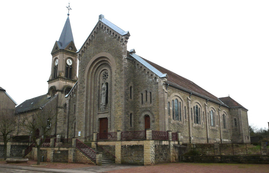 Ancienne église Saint-Michel derrière la nouvelle
