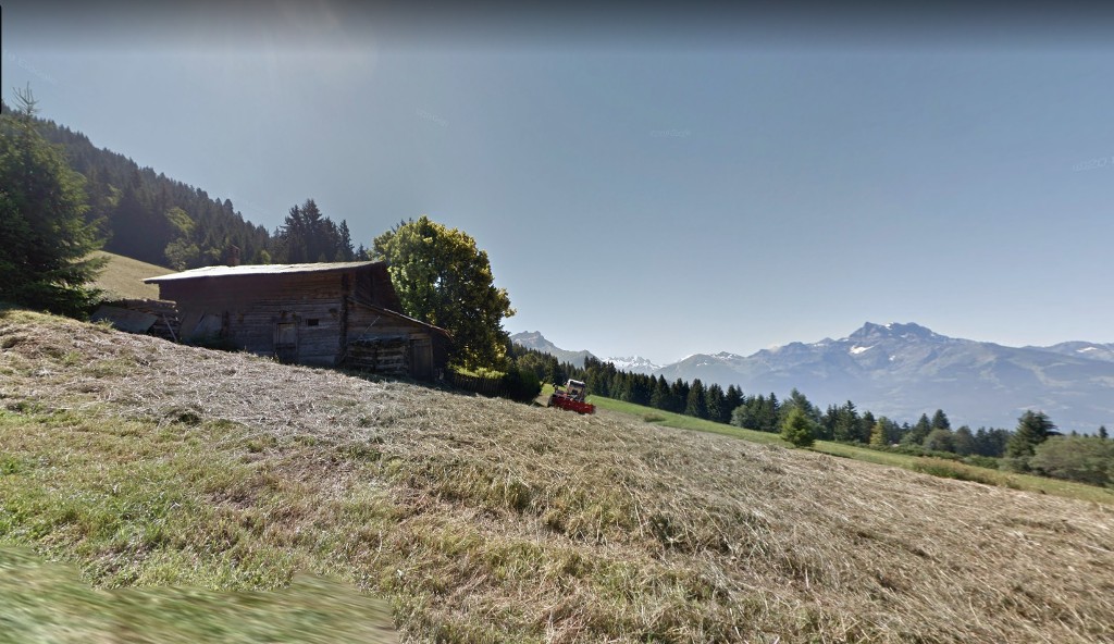 Un chalet, chemin de la Cousse