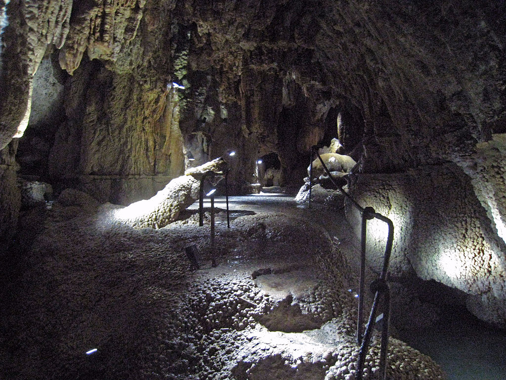 Höllgrotten