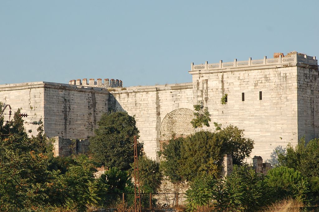 La porte d'or et la forteresse aux sept tours