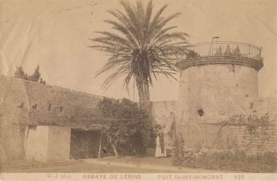 Puits de l'île Saint Honorat