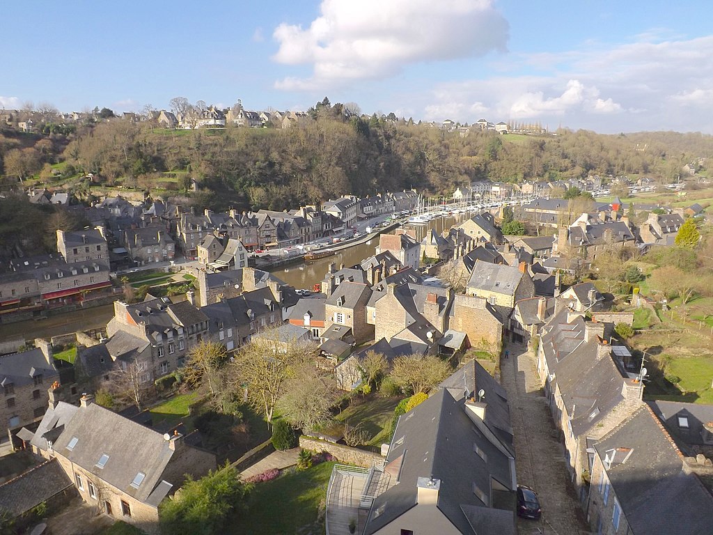 Lanvallay avec vue sur la Rance