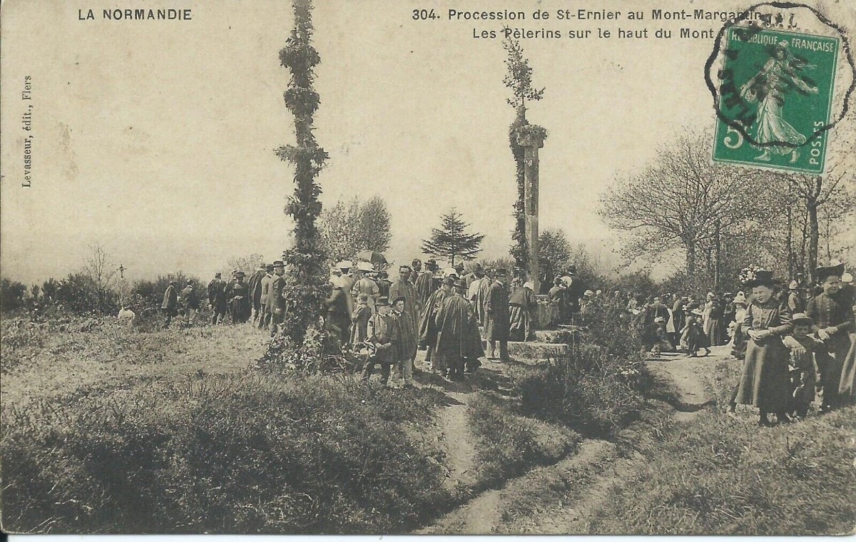 La procession de Saint Ernier au sommet du mont