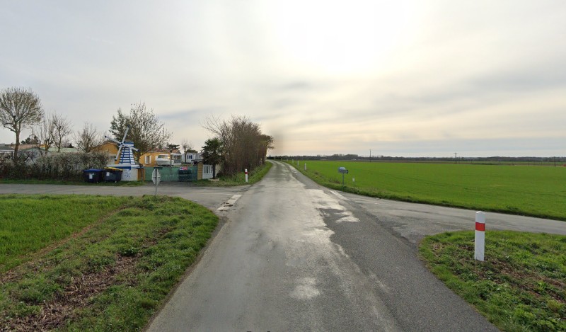 Route à hauteur du moulin de la Pierre